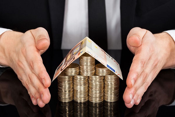 美元指数回落至98.60，美联储暂缓降息预期升温